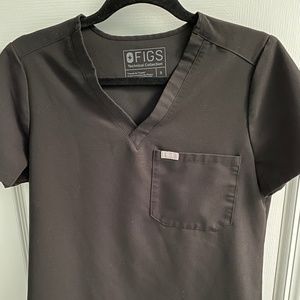 FIGS Women's Catarina Scrub Top. Black. Size Small